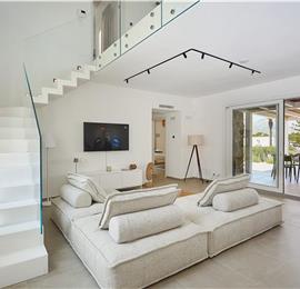 4 bedroom villa with pool, Castellammare del Golfo, sleeps 8-10